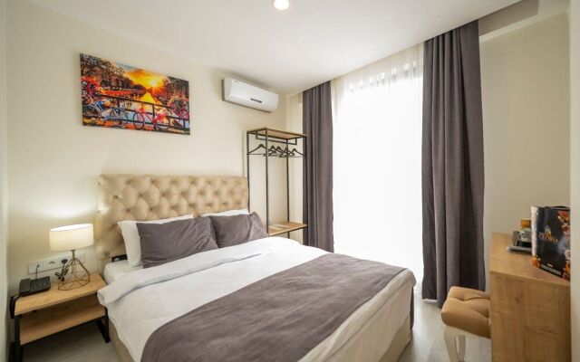 Gloria Airport Hotel