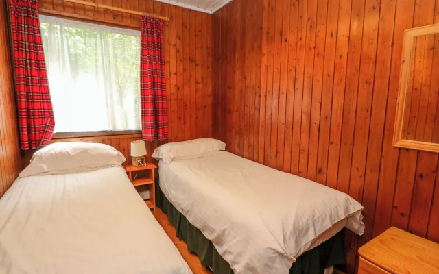 Lodge 2 - "rowan"
