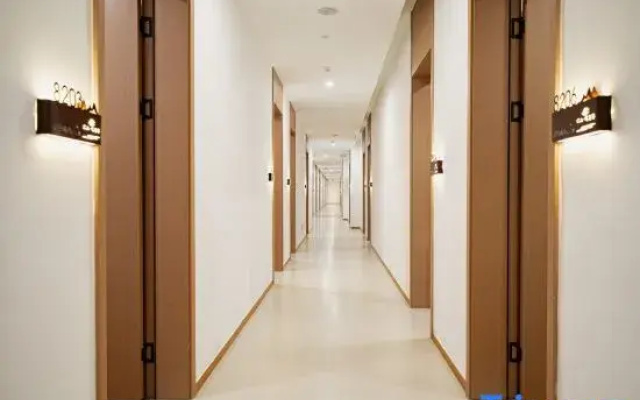 Xishang Mantingju Hotel (Jingdezhen People Square Tao Yang Alley)