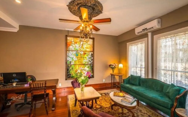 Carriage Way Inn