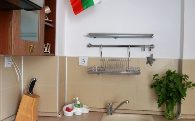 FM Premium 1-BDR Apartment-ART