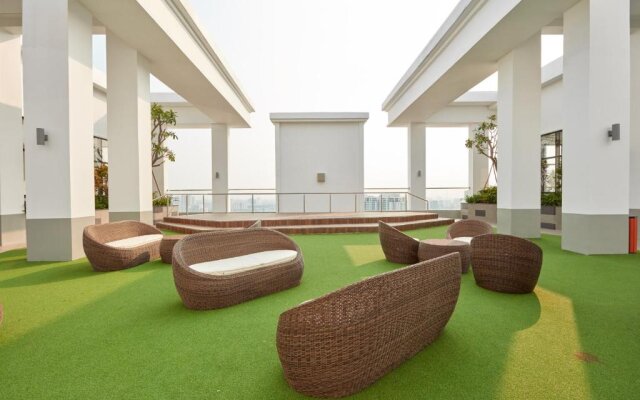 Awesome CBD Luxury Apartment The Tresor Rooftop Garden !