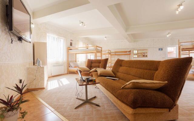 Like Hostel