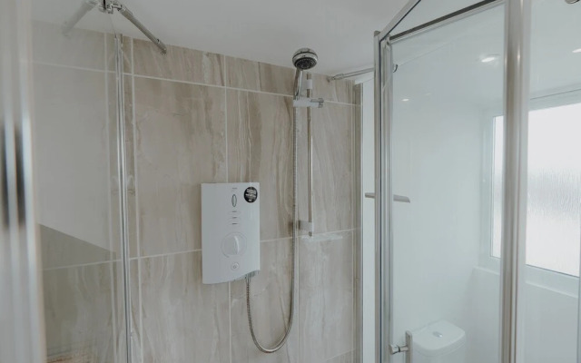 Stylish and Modern 2-bed Apartment in Herne Bay