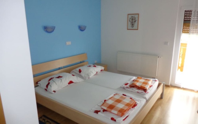 Tourist farm and beekeeping Salamun