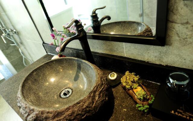 Peach Blossom Resort Hotel