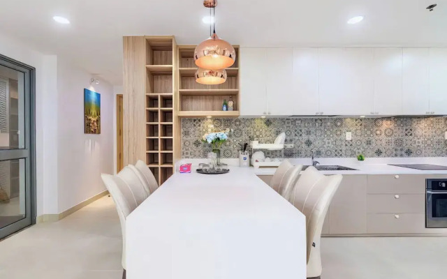 Modern Apartment - Garden Gate