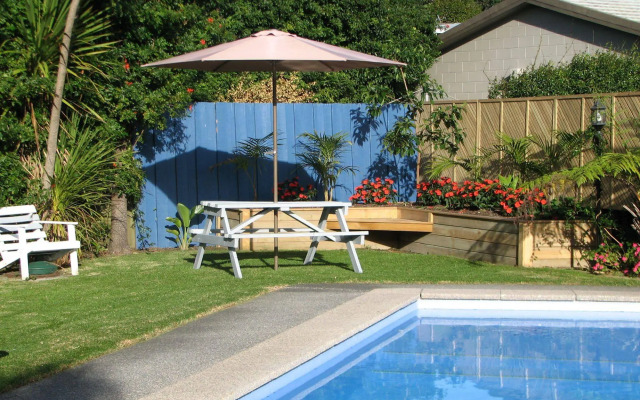 Cobblestone Court Motel – Wenzel Motels
