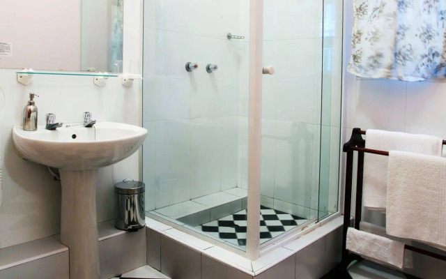 Mountain Manor Guest House & Executive Suites