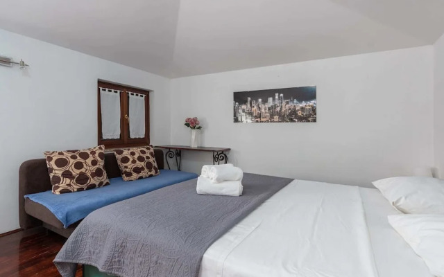 Holiday House in Novigrad With Pool