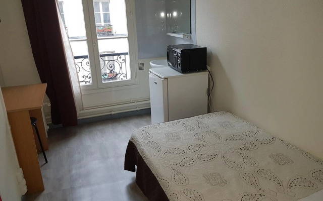 Au Royal Mad Hotel
