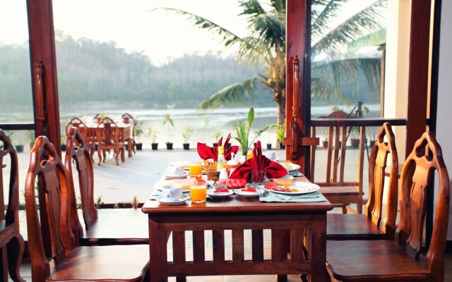 Sengmany Riverside Hotel