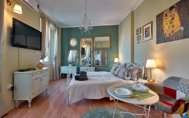 Old City Romantic Studio