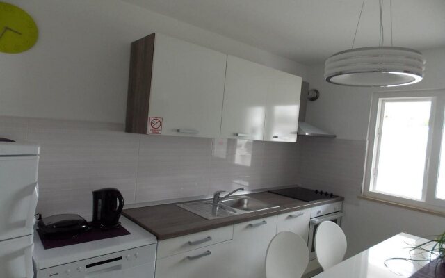 Jele Rooms