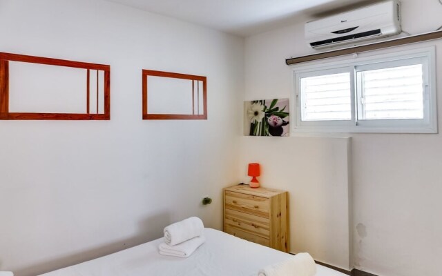 Sea & Sea Apartment in Geula Beach