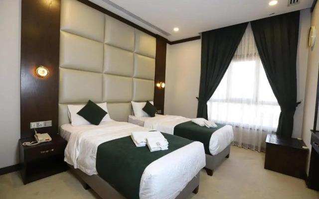 Paris Plaza Hotel