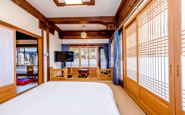 Jeju Hanok Hotel Hallagung