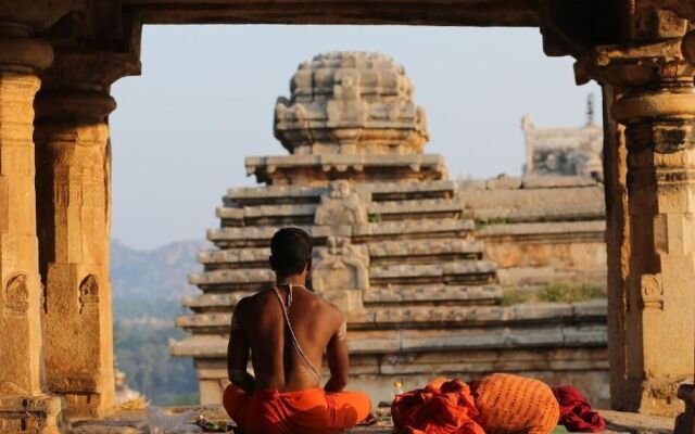 Evolve Back, Hampi
