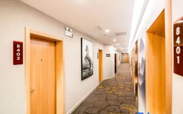 Junyi selected hotel (Hohhot University East Street store)