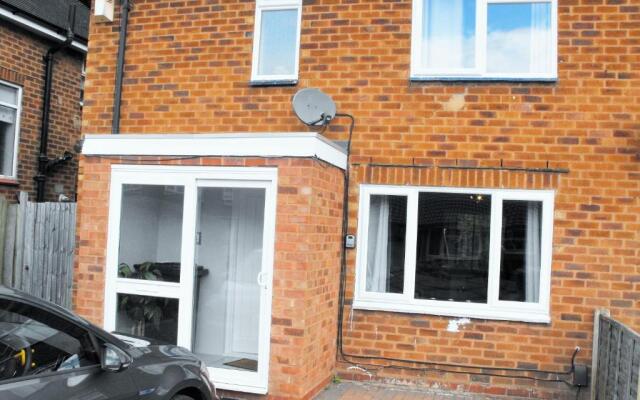 3-Bedroom Comfy Home in Solihull