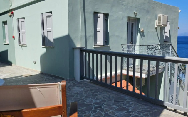 Niriides Hotel & Apartments