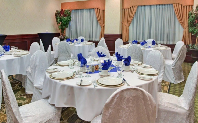 Holiday Inn Hotel & Suites Oakville @ Bronte by IHG