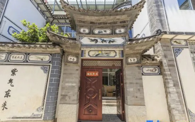Weichi Xiaoyuan (Dali Ancient City Scenic Area Bohai Gate)