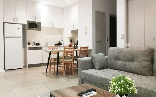 Stylish Waterfront Apt in Rhodes