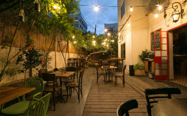 Little Tel-Aviv Hostel