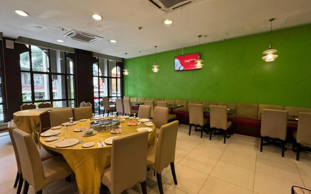 Grand Puteri Hotel