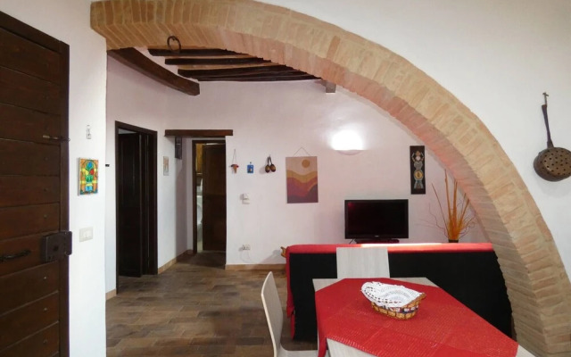 SCAPPO IN UMBRIA, Porta Leone