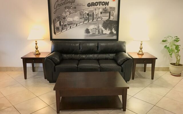 Super 8 Groton Foxwood