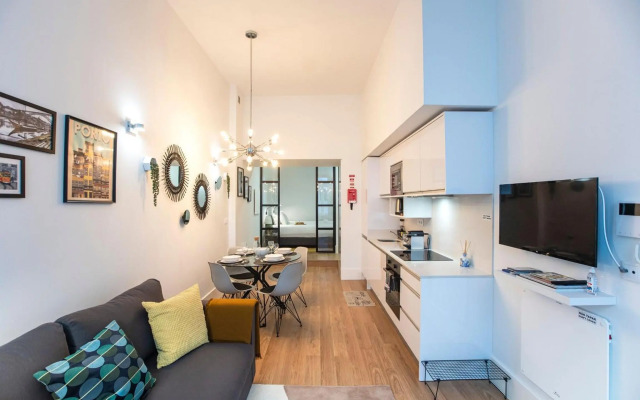 Elegant & Bright Flat by LovelyStay