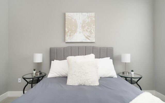 1 BR and 2 BR near Downtown by Frontdesk