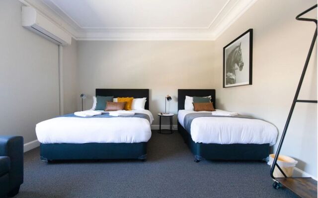 Horse and Jockey Hotel Homebush