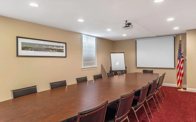 Essex Street Inn & Suites, an Ascend Collection Hotel