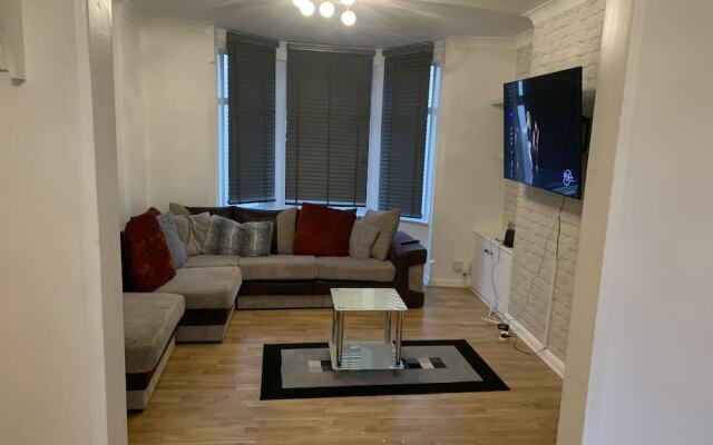 3br-sleeps7-garden-parking