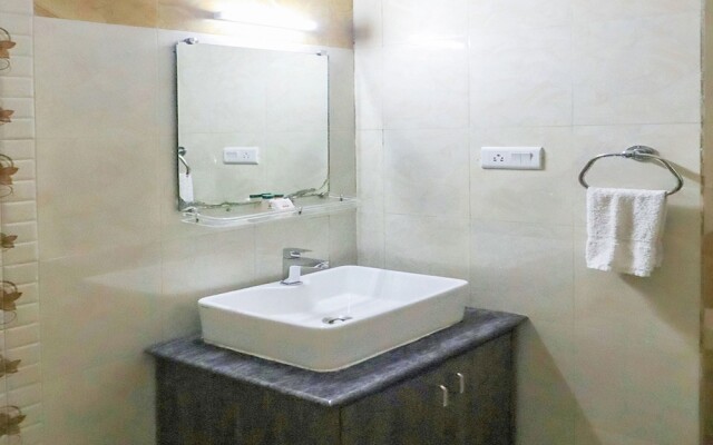 OYO 7583 Hotel Suraj Palace 1