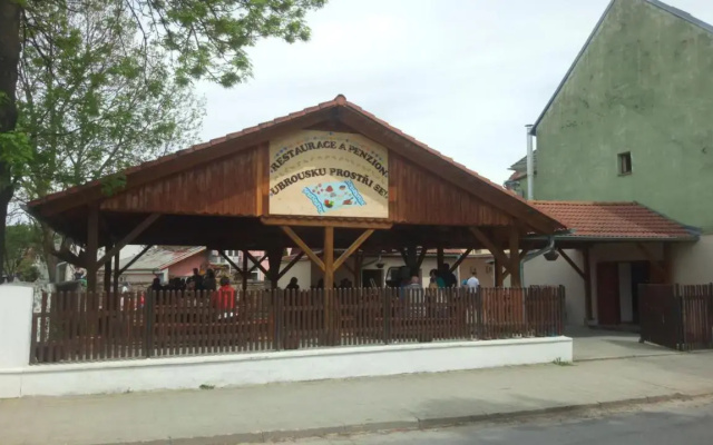 Restaurace a penzion Ubrousku prostři se