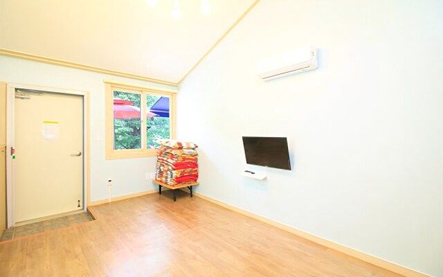 Goesan Hwayang Valley Water Zone Pension