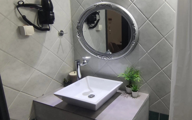 Olive Grove Hotel