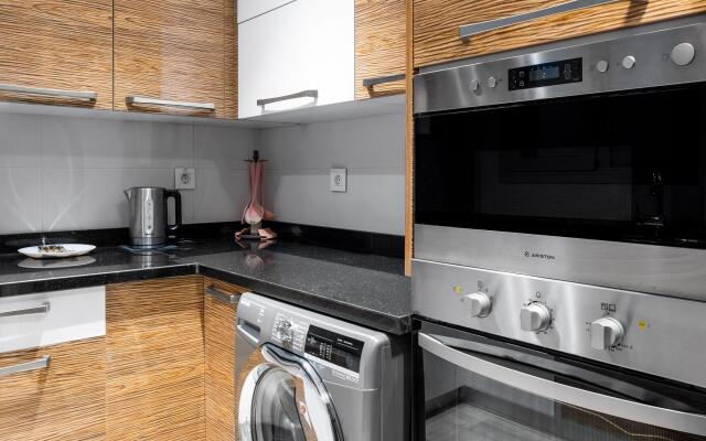 VESTA  - Luxury APT - 2BR - CFC