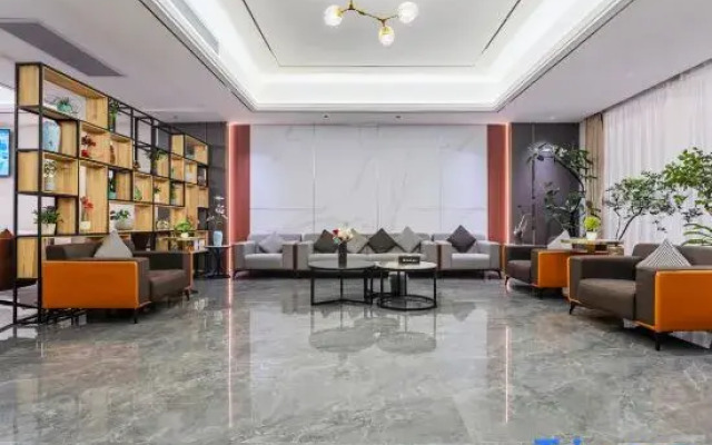 Ruixiang Hotel (Wuchuan New World Plaza Branch)