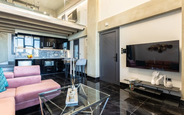 Ventiri Lofts - Luxury Penthouse w Home Cinema