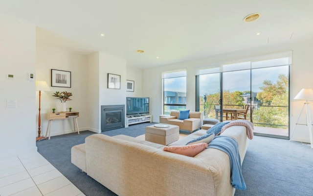 3 Bedroom Condo - Access to Pool Torquay