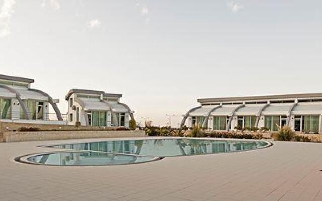 Fairmont Holiday Village