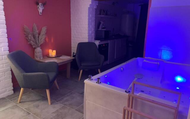 Studio Cosy avec Jacuzzi Privatif et Terrasse