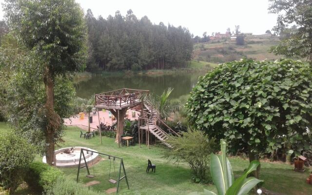 Bunyonyi Safaris Resort