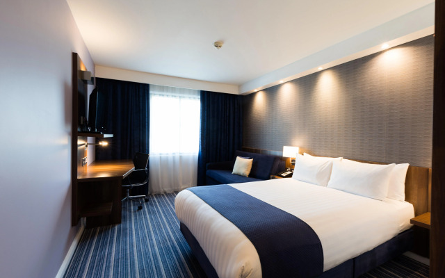 Holiday Inn Express London Heathrow T5 by IHG