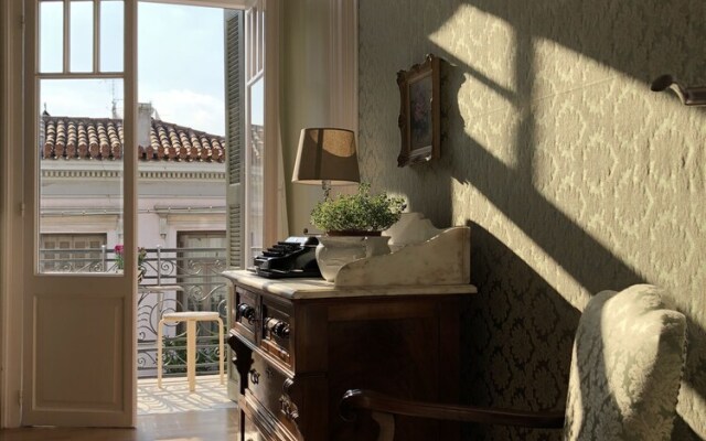 The Bozonians Neoclassical house